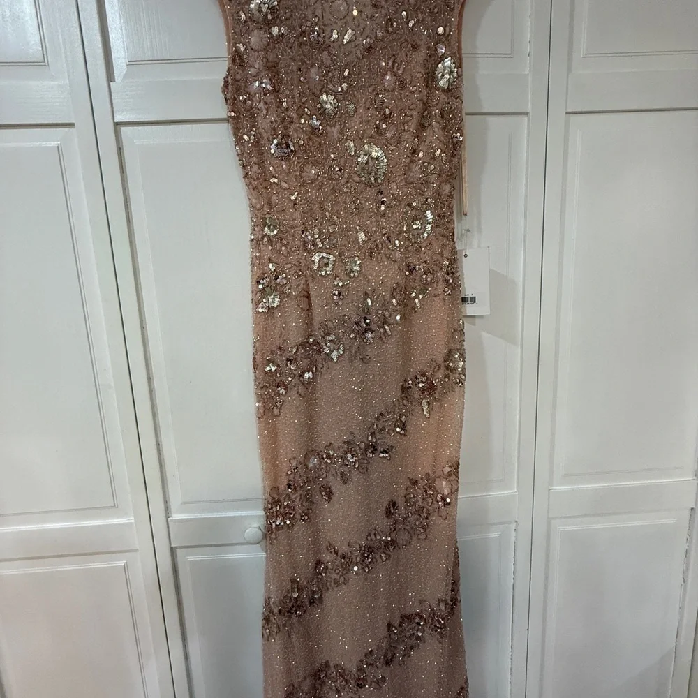 Mac Duggal Nude Silver Bateau Neck Cap Sleeve Floral Beaded Trumpet Gown Size 8